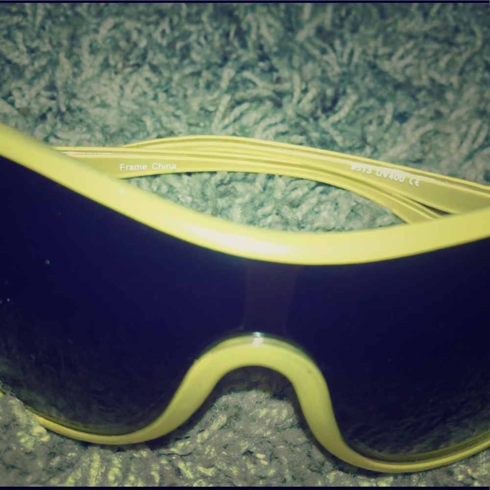 400% UV yellow 9513 sunglasses